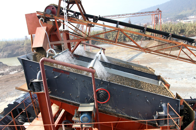 物料水分對(duì)振動(dòng)篩篩分效果的影響 物料水分對(duì)振動(dòng)篩篩分效果的影響.jpg